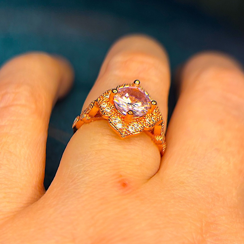 Size 7 Vintage Floral Style Ladies Fashion Ring